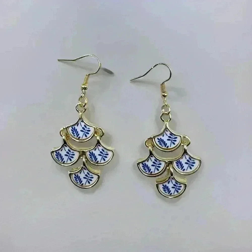 Chinese Style Floral Pattern Earrings - Picture 3 of 4